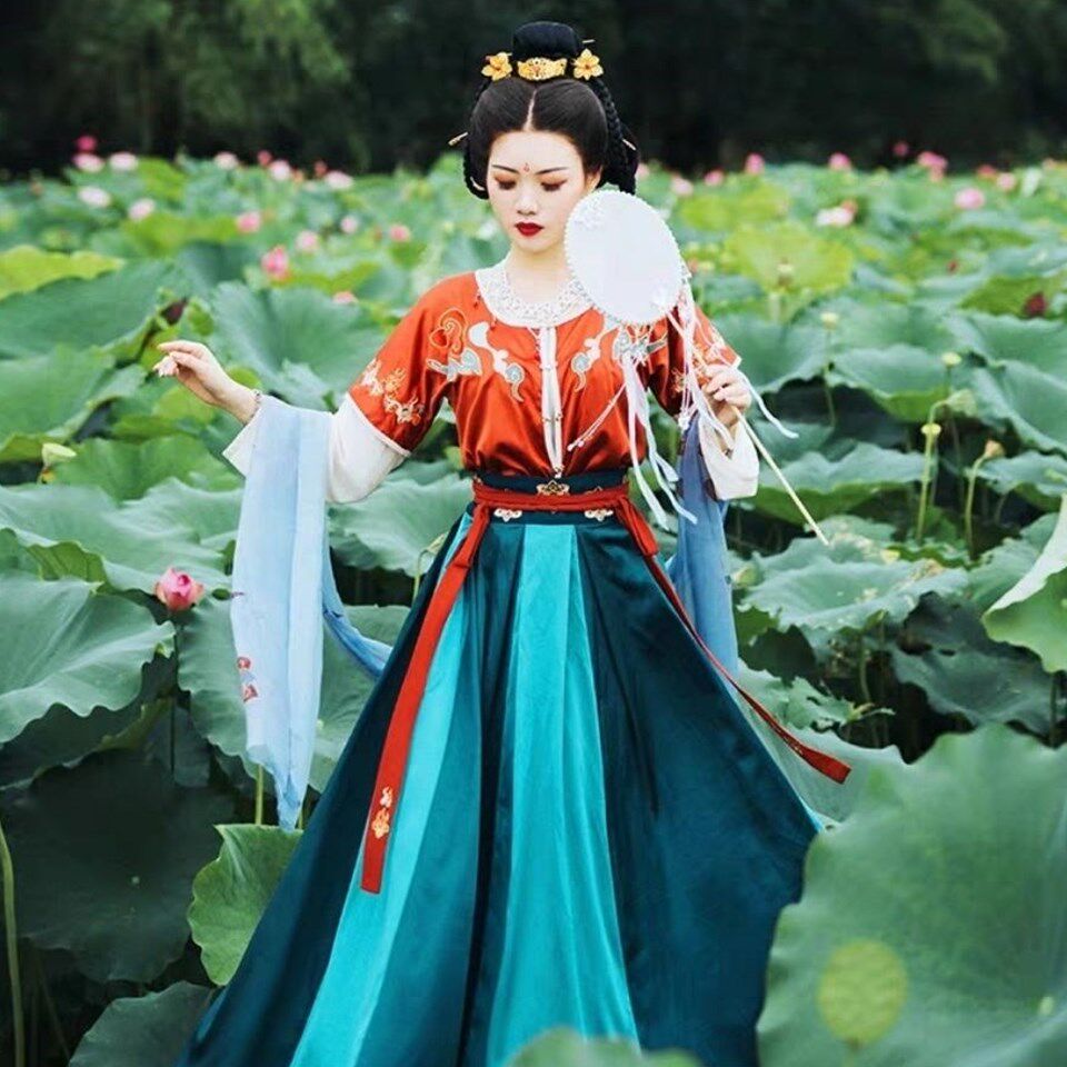 Guofeng Hanfu women's flat collar half-arm waist skirt suit One-piece embroidery Dunhuang fairy three-piece set cabbage