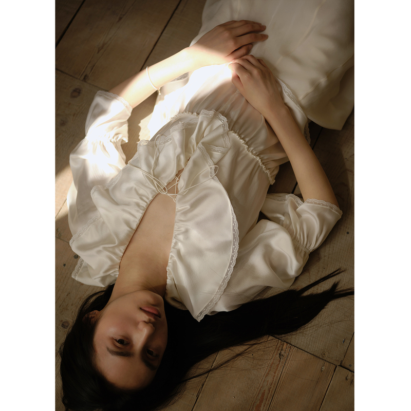 Commuse Memory『Rime Ballad』Elegant Ruffled Lace V-Neck Shirt Silk Top