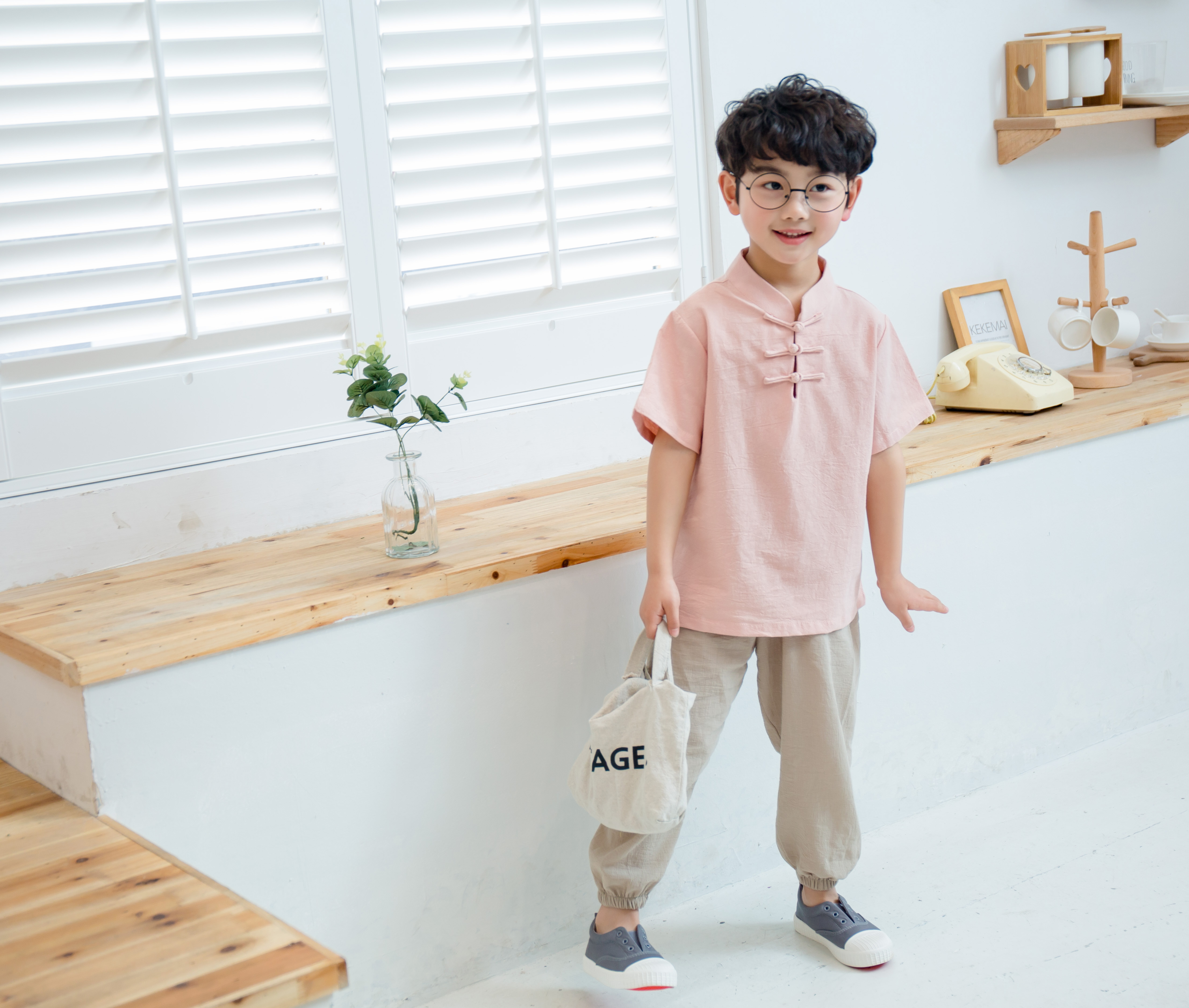 Boy Tang ngắn tay bé trai cotton mỏng phù hợp với mùa hè ăn mặc một nút chữ T-shirt trẻ em.