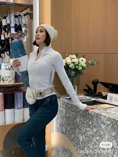 Теперь Lululemon приобретает Ventscape с длинным рукавом с половиной молнии йоги тонкий рукав