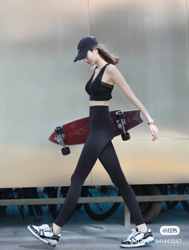 Страна сейчас Lululemon покупки выравнивают 28 классические обнаженные брюки йоги, выходящие на брюки с ногами