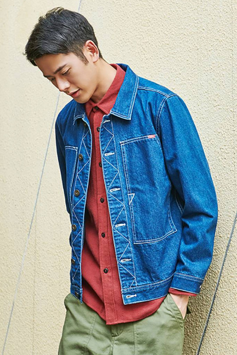 YOHO có thương hiệu chứng khoán triều bụi mùa xuân và mùa thu mới in thư biên tập bông denim jacket nam.