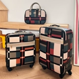 米格堡 Вместительный и большой чемодан