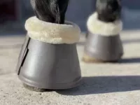 Темно коричневый