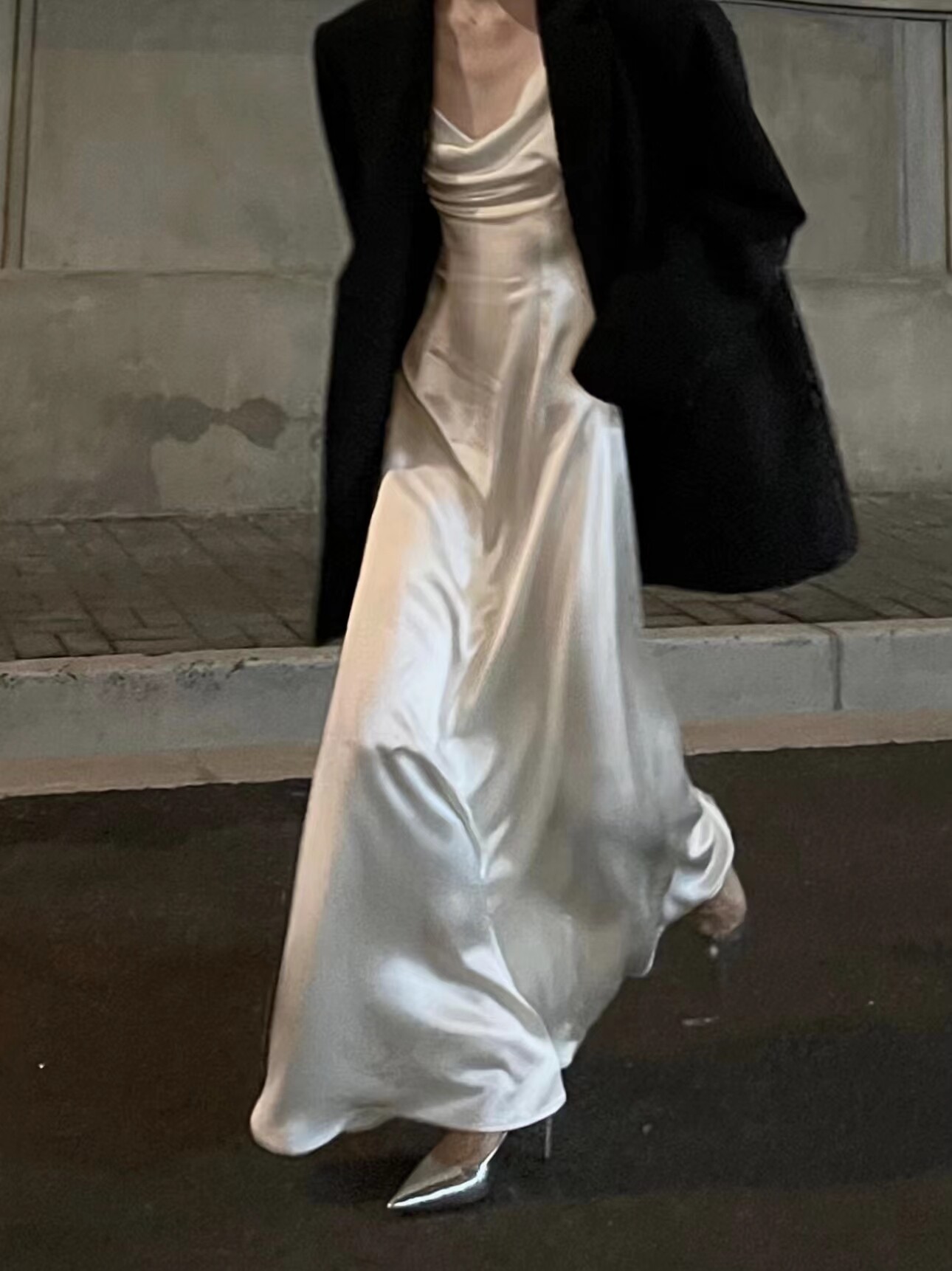 0122stepll Show Scene Inspiration style spicy girl with body-led back pearl white acetate Sling Gift Dress-Taobao