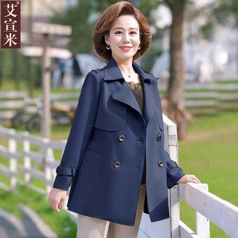 2021 new middle-aged mother autumn trench coat women's short foreign air top 40 years old 50 middle-aged and elderly spring and autumn coat
