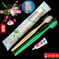 Изысканные мягкие волосы смеются