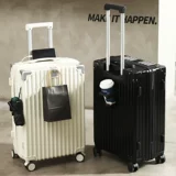 Качественный универсальный прочный чемодан