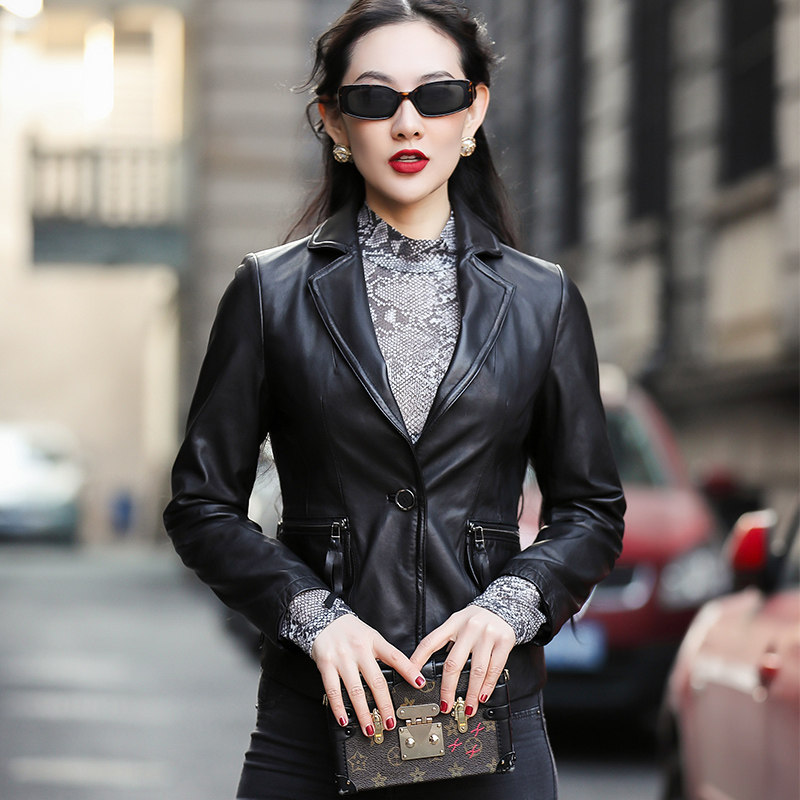 Henin's new spring-autumn dermis leather clothing female sheep peeler shorts for short section leather jacket suit jacket