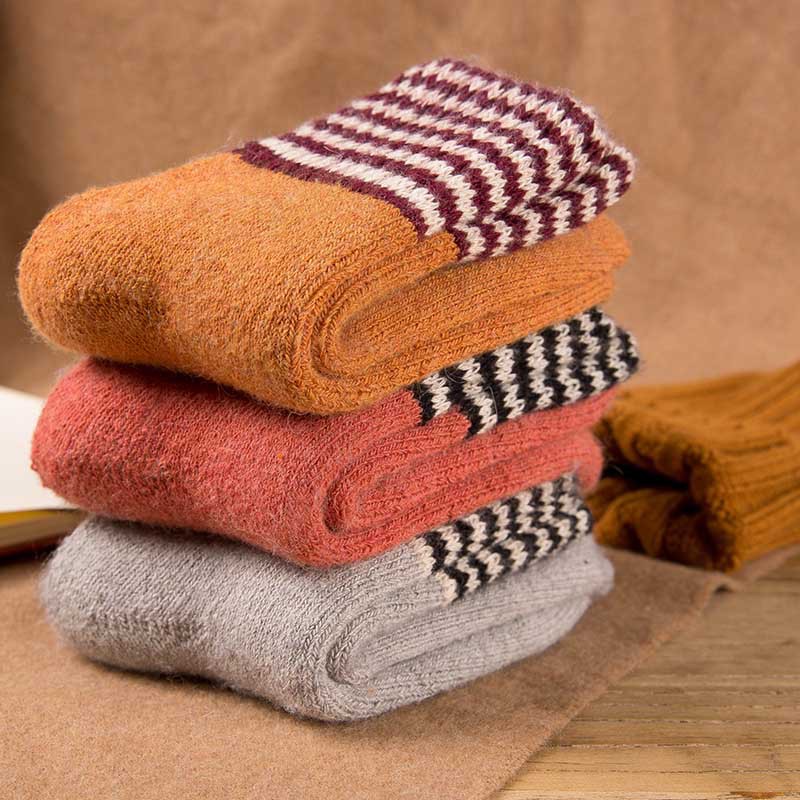 Northeast Harbin Xuexiang tourism equipment wool socks women's plus velvet thickened mid-tube winter terry socks warm ski socks