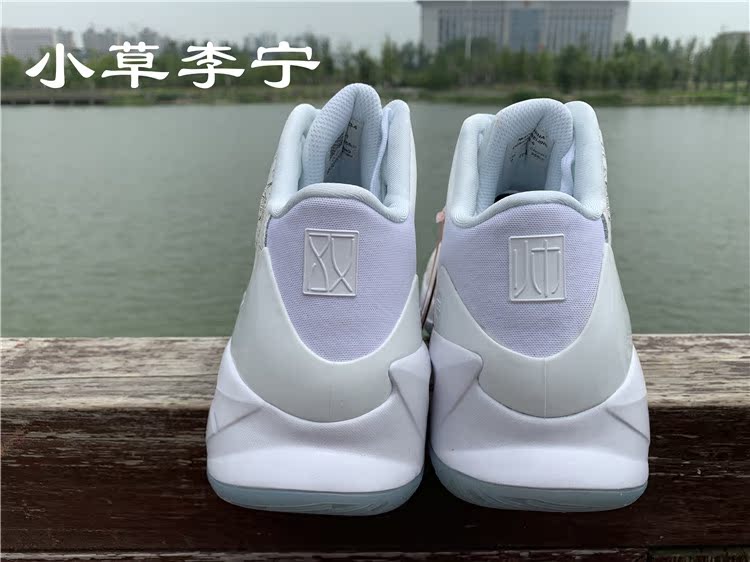 Giày bóng rổ Li Ning Shuai Shuai 11 驭 Đẹp trai 10 đám mây bằng da bằng laser giảm xóc tấm carbon cao để giúp giày bóng rổ ABAL023 - Giày bóng rổ giày sneaker nam trắng