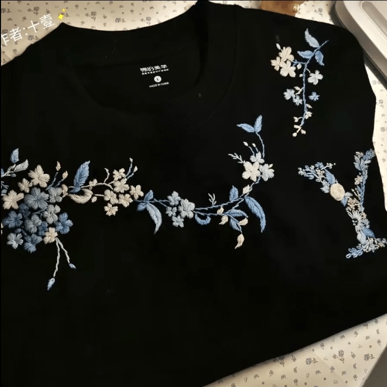 No-Drawing Large Floral Letter Embroidery DIY Material Kit for Self-Embroidering Clothes, Sweatshirts, Water-Soluble Fabric Embroidery Patterns