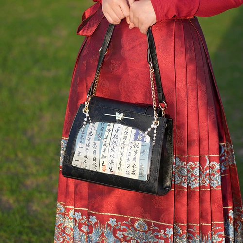 呜咚 Небольшой магазин оригинальный ежедневный прозрачный кросс -бейдж Бар Бар Древний стиль Сумка боли женщин [Весенняя горная бабочка заказ]