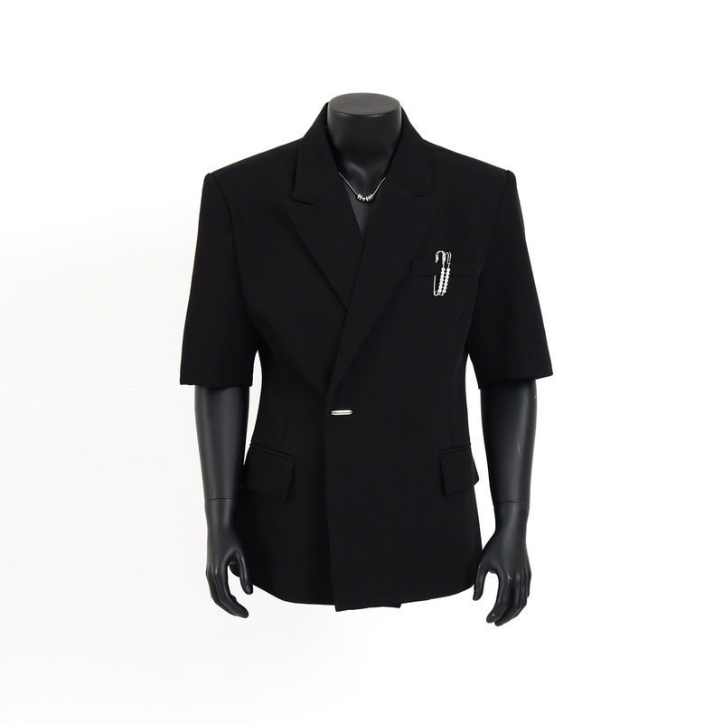 Starlit Sky Niche Deconstructed Black Blazer for Men, Summer Light Luxury Silhouette with Padded Shoulders, Short-Sleeved Suit, Trendy
