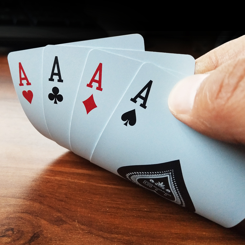 Texas double-sided frosted plastic playing cards classic bee back pattern PVC poker club chess room