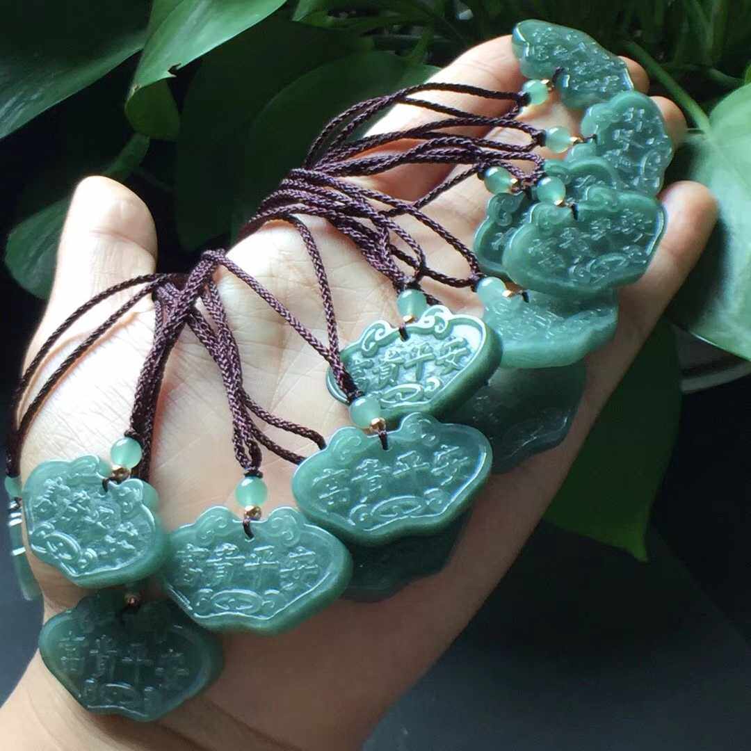 Emerald A Goods Jade Stock Women's Ice Oil Rich And Safe Lock Rope Necklace Pendant Small