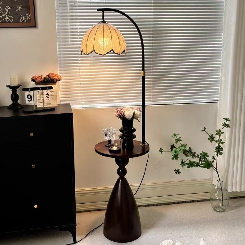 Internet-Famous Retro Flower-Shaped Floor Lamp Next to the Sofa in the Living Room, Small Coffee Table, Storage Rack, Atmospheric Bedside Bedroom Floor Lamp