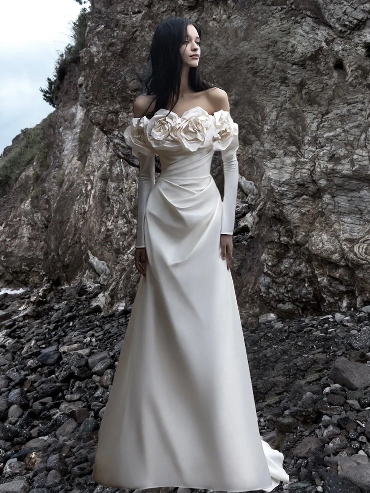 White elegant wedding dress, street garden lights for bride, long sleeve, french style