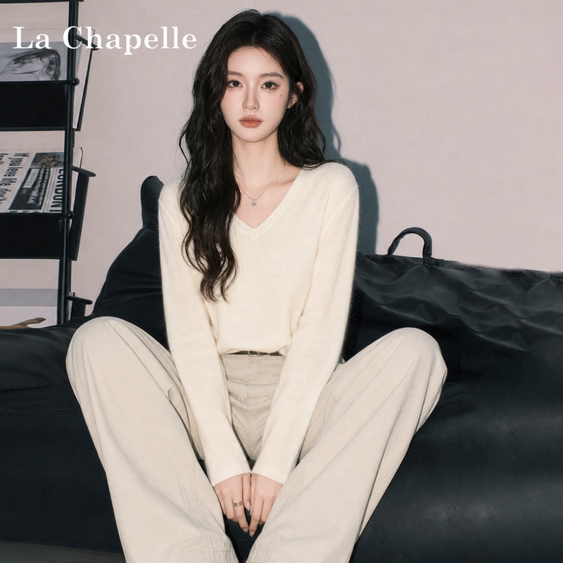 La Chapelle White Slim-Fit V-Neck Long-Sleeve Knit Sweater for Women, 2026 Autumn New Style, Petite and Elegant Slimming Top La Chapelle White Slim-Fit V-Neck Long-Sleeve Knit Sweater for Women, 2026 Autumn New Style, Petite and Elegant Slimming Top