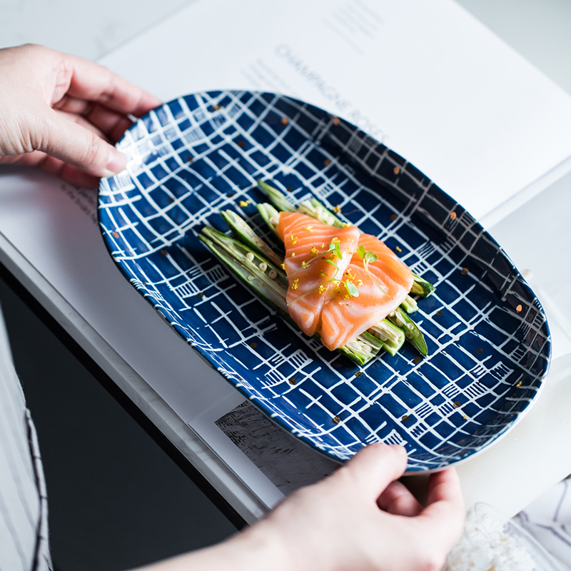 Huafu Japanese goldfish plate dark blue plate sushi plate western plate salad plate underglaze color irregular plate plate