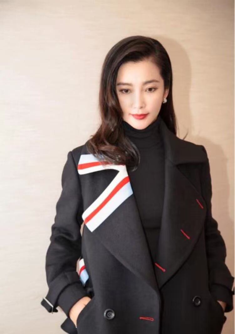 Ngôi sao nữ mùa thu mới 2019 Li Bingbing với họa tiết đen trong chiếc áo khoác len dài thời trang - Trung bình và dài Coat áo khoác gió nữ