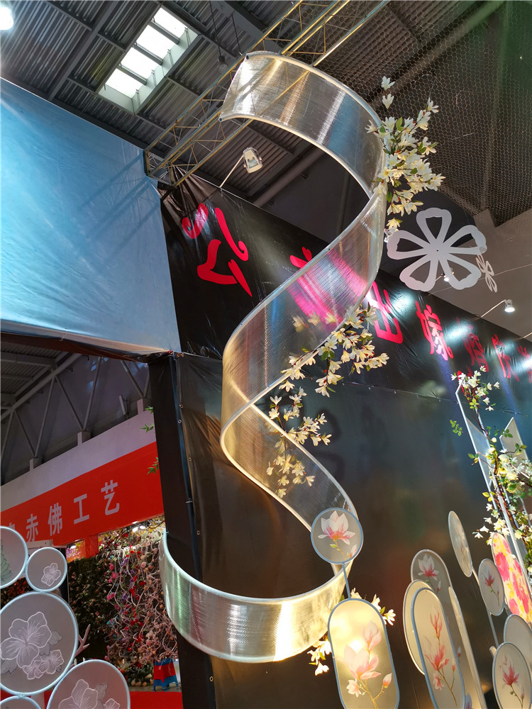 Wedding celebration setting decorated spiral free curve twisting artificial circle ceiling fittings feature wedding props