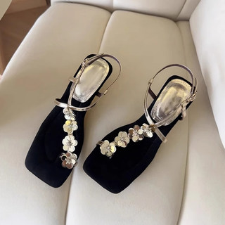 Toggle toe square toe fashionable sandals with flowers