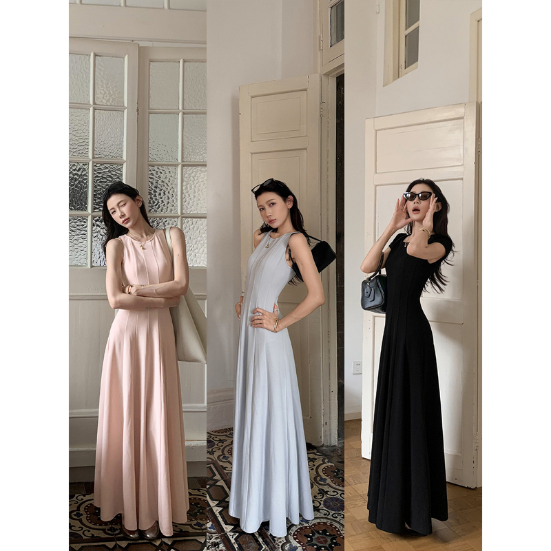 70 Is Not Seventy. Cleanfit Three-Dimensional Tailoring, Twisted Silk French-Style Waist-Cinching Dress, Slimming and with a Large Hem 70 Is Not Seventy. Cleanfit Three-Dimensional Tailoring, Twisted Silk French-Style Waist-Cinching Dress, Slimming and with a Large Hem