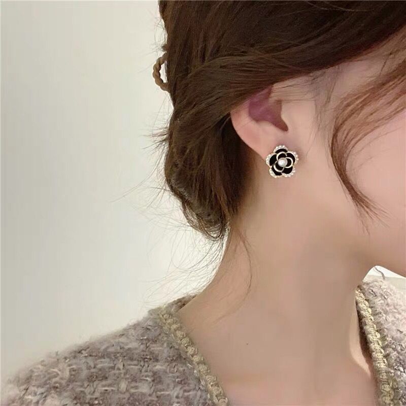 Camellia black earrings 2021 new trendy sterling silver femininity high-end design sense face small earrings