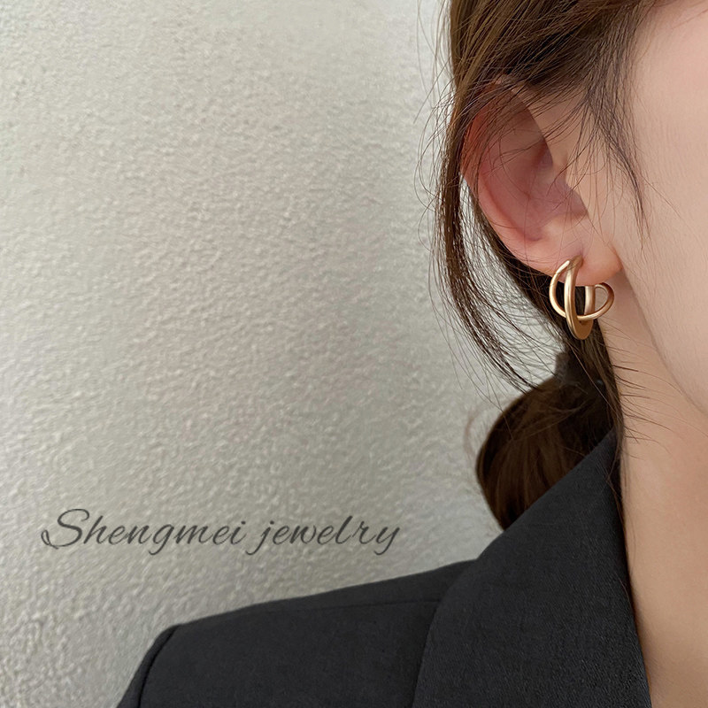 Circle earrings temperament high-end atmosphere French luxury fashion noble ear pin delicate earrings 2021 new