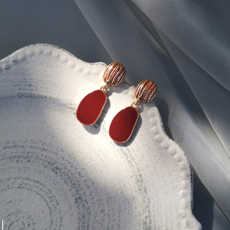 Korean red earrings 2021 new trendy net red explosion models retro luxury temperament French ear pin earrings for women