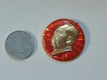 Antiques and cultural relics collection: Chairman Mao badge 2 8*2 8cm #0148