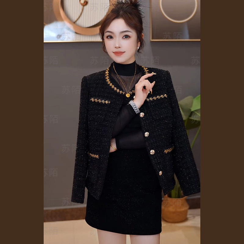 French-Style Wool Black Chanel-Inspired White Duck down High-End Short Coat for Women with a Sense of Design, Versatile and Fashionable Top French-Style Wool Black Chanel-Inspired White Duck down High-End Short Coat for Women with a Sense of Design, Versatile and Fashionable Top