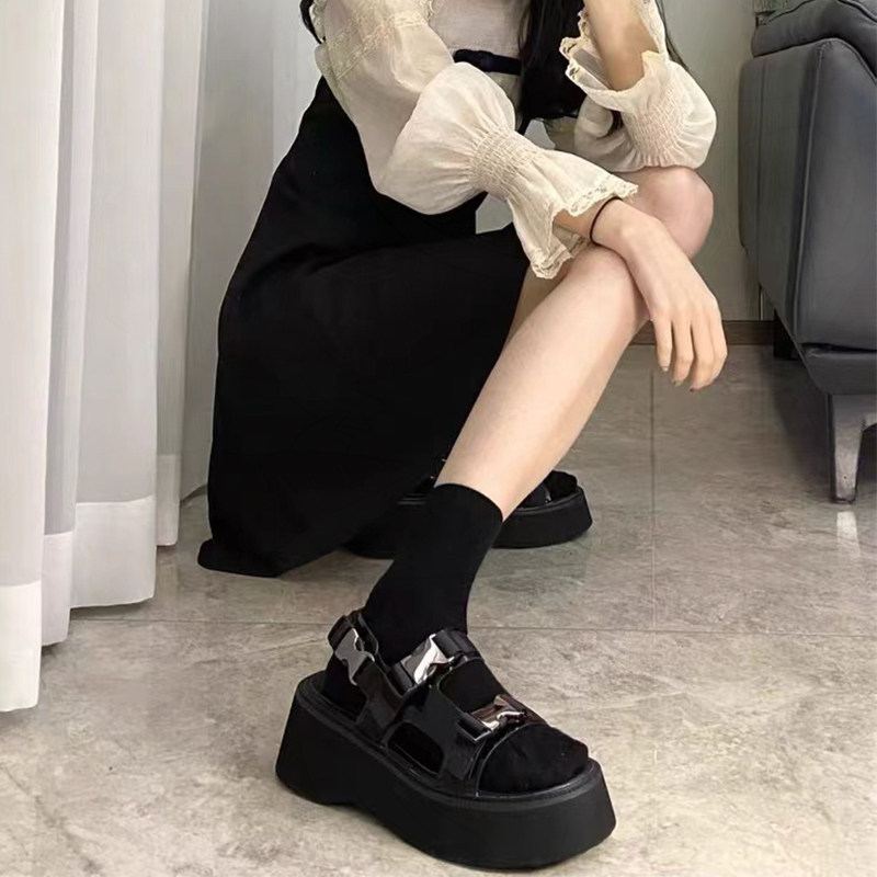 2022 Summer new pine thick - sole sandals female network red increased and thin leisure and superior cool black