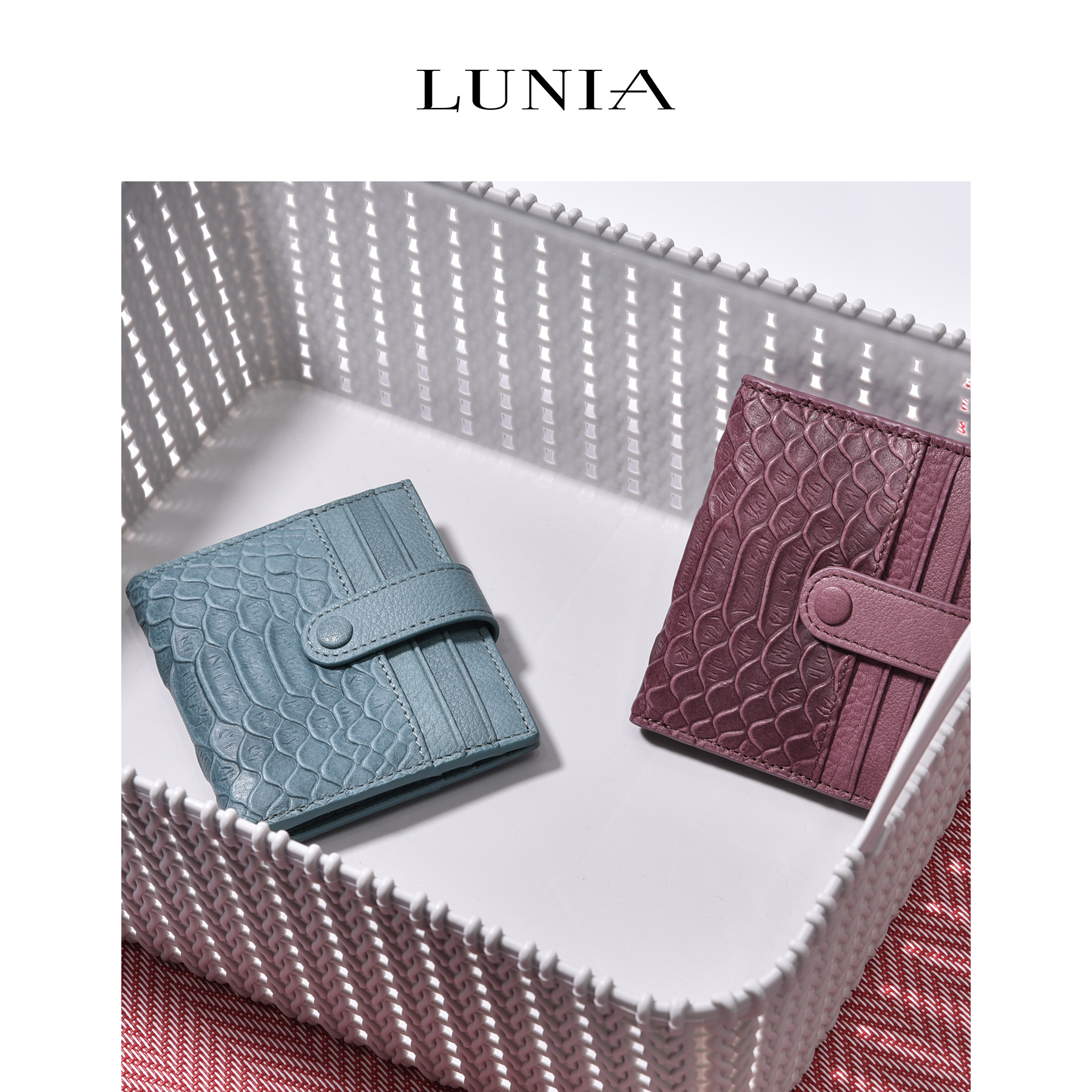 Leather short clip women 2021 fashion snake pattern multi-card wash leather texture ladies wallet card bag