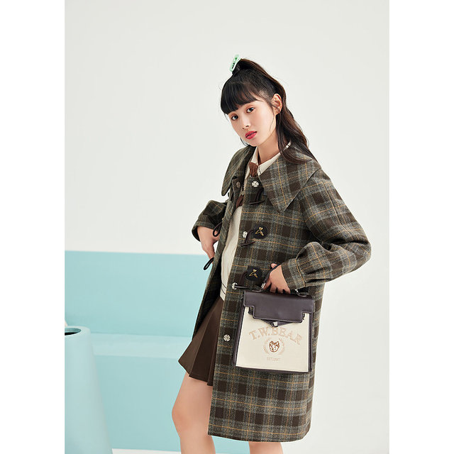 Zihan Horn Button Woolen Coat Women's 2023 Winter New College Style Small Lapel Woolen Coat