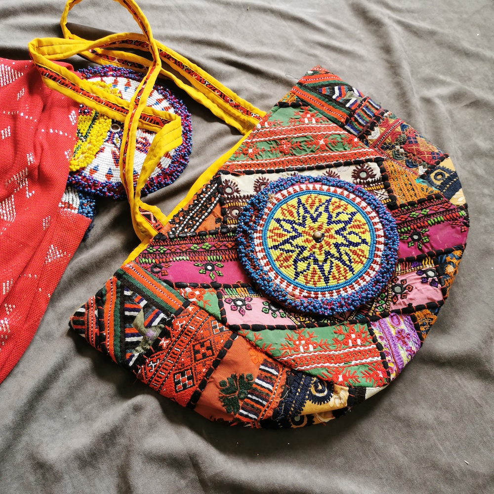 Spot Pakistan imported handmade old embroidery single tribal style ethnic style India Pakistan style shoulder bag hand-held