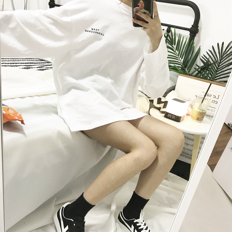 Đảo Sakuragakawa Hồng Kông retro retro cic áo thun dài tay nữ phiên bản Hàn Quốc của phong cách Harajuku bf lười biếng áo sơ mi đầu thu áo thun trắng nữ