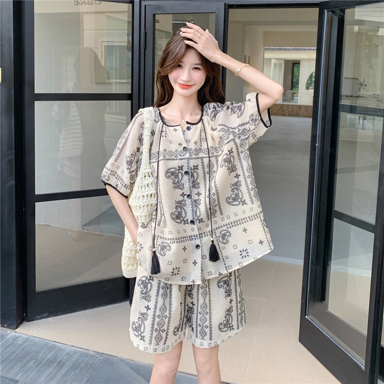 水墨画国风海边度假衬衣套装女2025夏季新款一整套阔腿短裤两件套图片