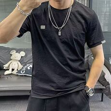 黑色