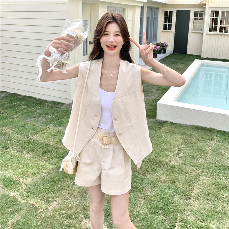 米色法式穿搭蕾丝花边拼接马甲套装女夏季2025气质休闲短裤两件套图片