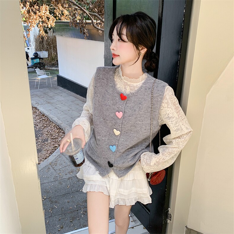 灰色韩系针织爱心扣马甲套装女春季2025新款减龄蕾丝衫百搭两件套,女装马甲,维壹