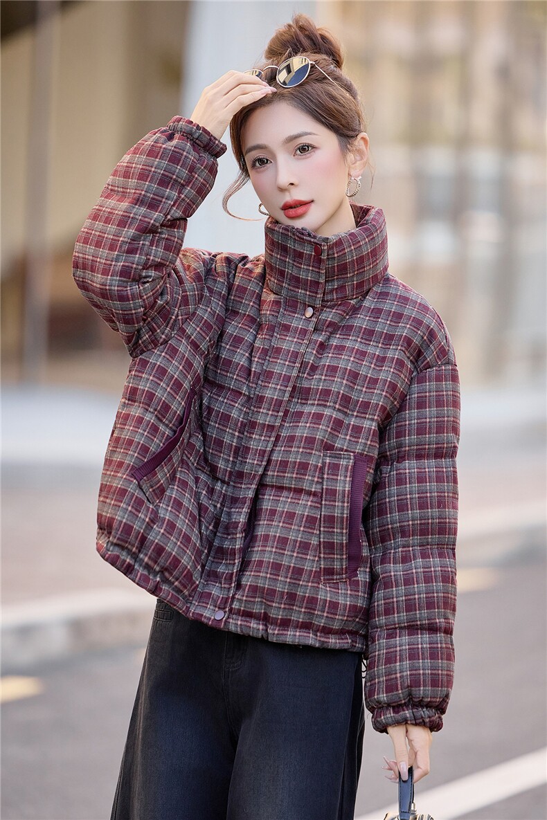 2025冬新款格纹立领短款白鸭绒羽绒服女,女装羽绒服,余墨