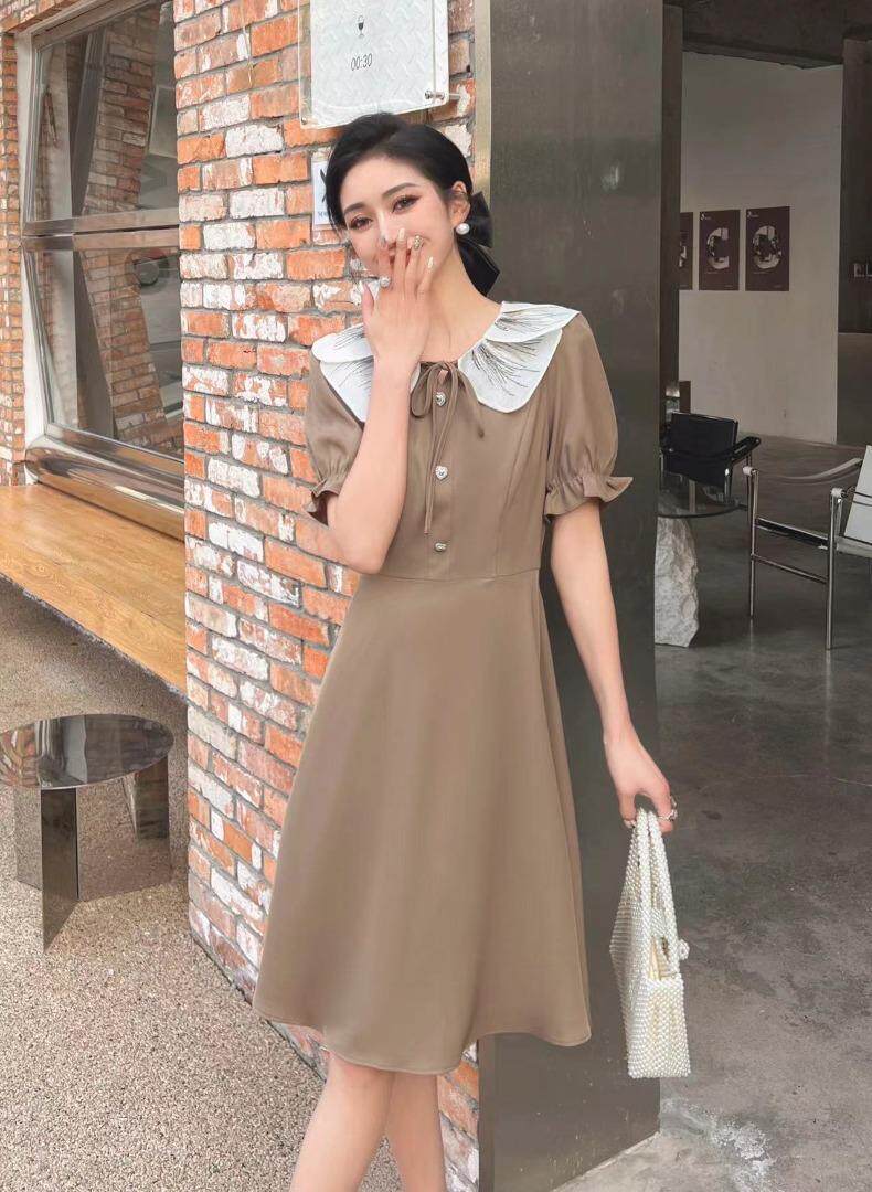 [现货]刺绣娃娃领系带连衣裙，三色、三码，女装连衣裙，依柏璐(1F)