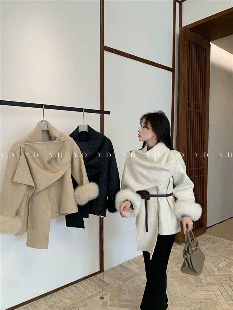 【依嘟】韩系披肩设计感千金狐狸毛高级感不规则羊毛外套(配腰带，女装双面呢大衣，依嘟服饰