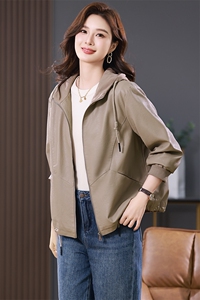 皮衣外套女短款2025春秋新款中年妈妈宽松休闲小个子连帽夹克上衣图片