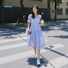 蓝色中长款2025新款收腰短袖连衣裙夏季过膝v领气质显瘦a字裙子女，女装连衣裙，梦懿尔