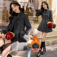 2025年冬季90羽绒狐狸毛公主风韩式军阀女主风格小香风套装女高级，女装羽绒服，小九月