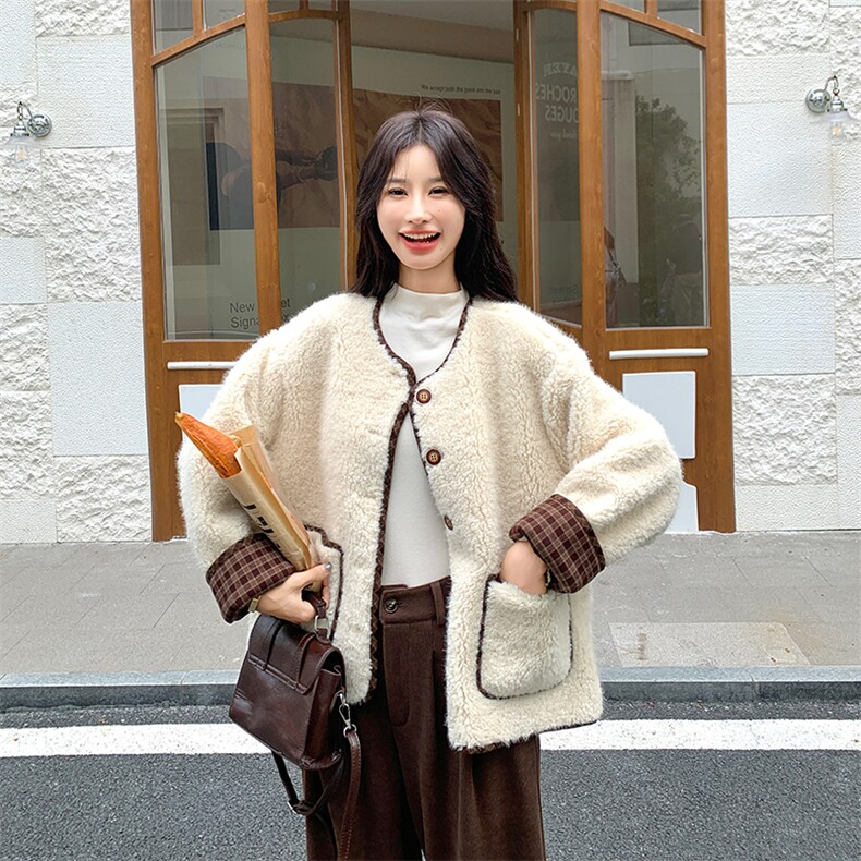 杏色皮毛一体外套女秋冬超火好看高级小众加绒加厚短款羊羔毛夹克,女装皮草,2C029
