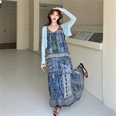 2025年夏季新款韩版休闲宽松显瘦压褶气质吊带裙蓝色开衫两件套女，女装连衣裙，维壹